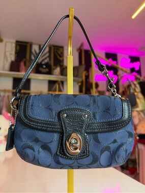 Coach Signature Navy Turnlock Wristlet Y2K Mini Bag Authentic pouch legacy style